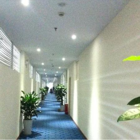 7 Days Inn Chengdu East Railway Station West Squar Bagian luar foto