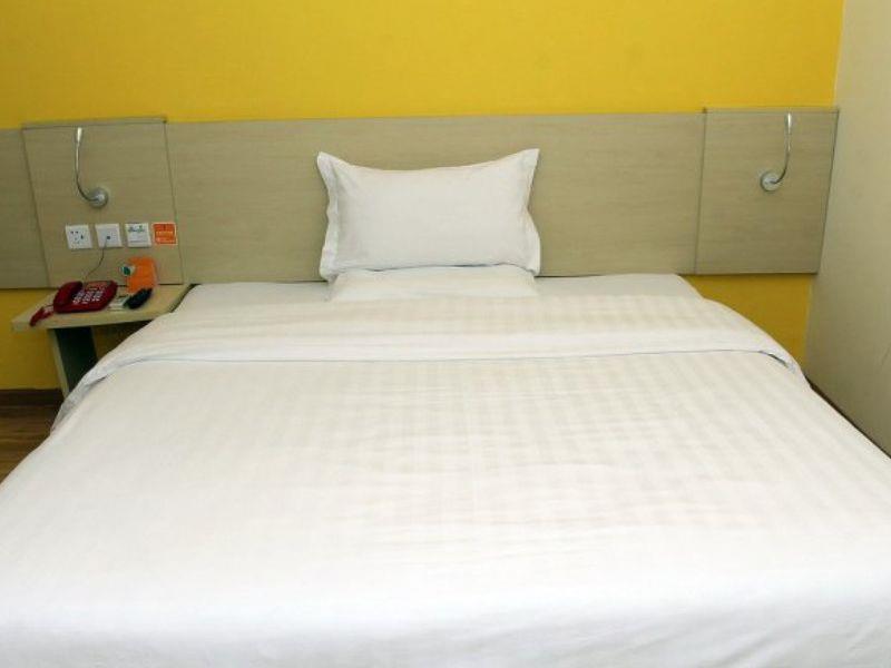 7 Days Inn Chengdu East Railway Station West Squar Bagian luar foto