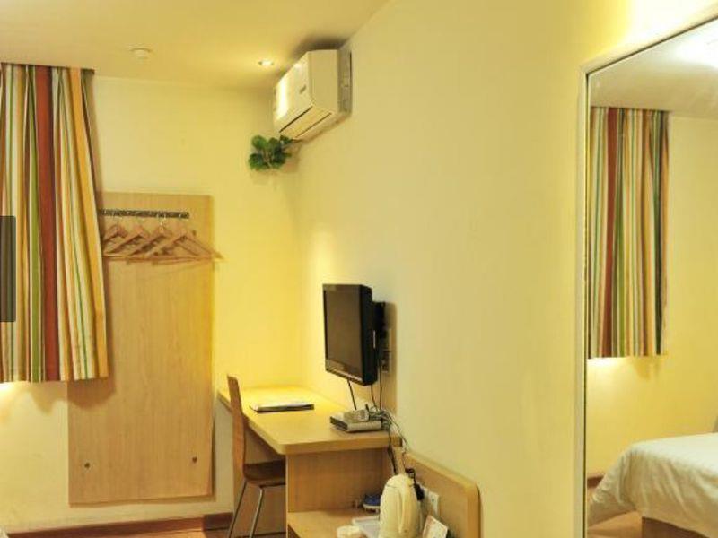 7 Days Inn Chengdu East Railway Station West Squar Bagian luar foto
